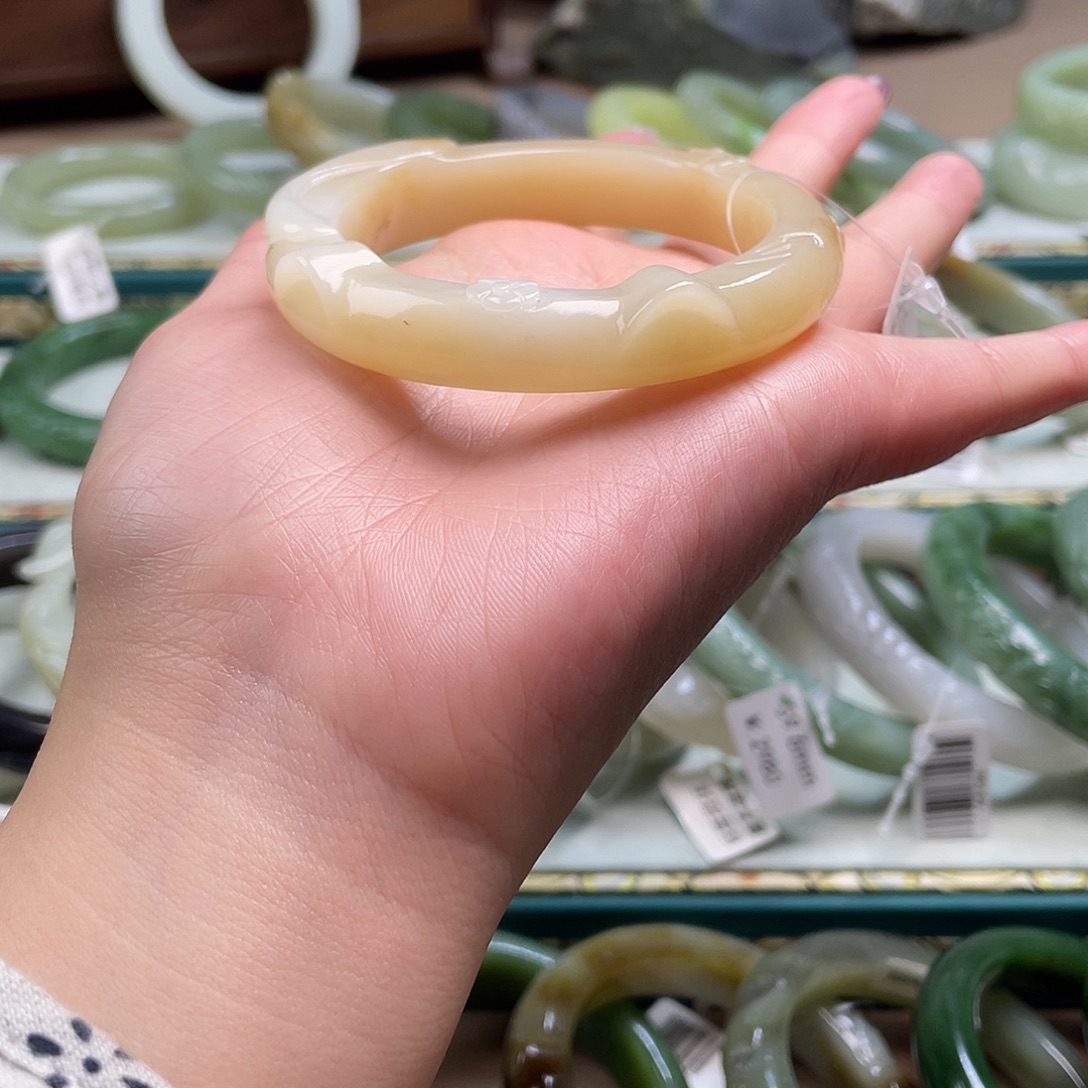 一***免和田玉未镶嵌手镯52.5