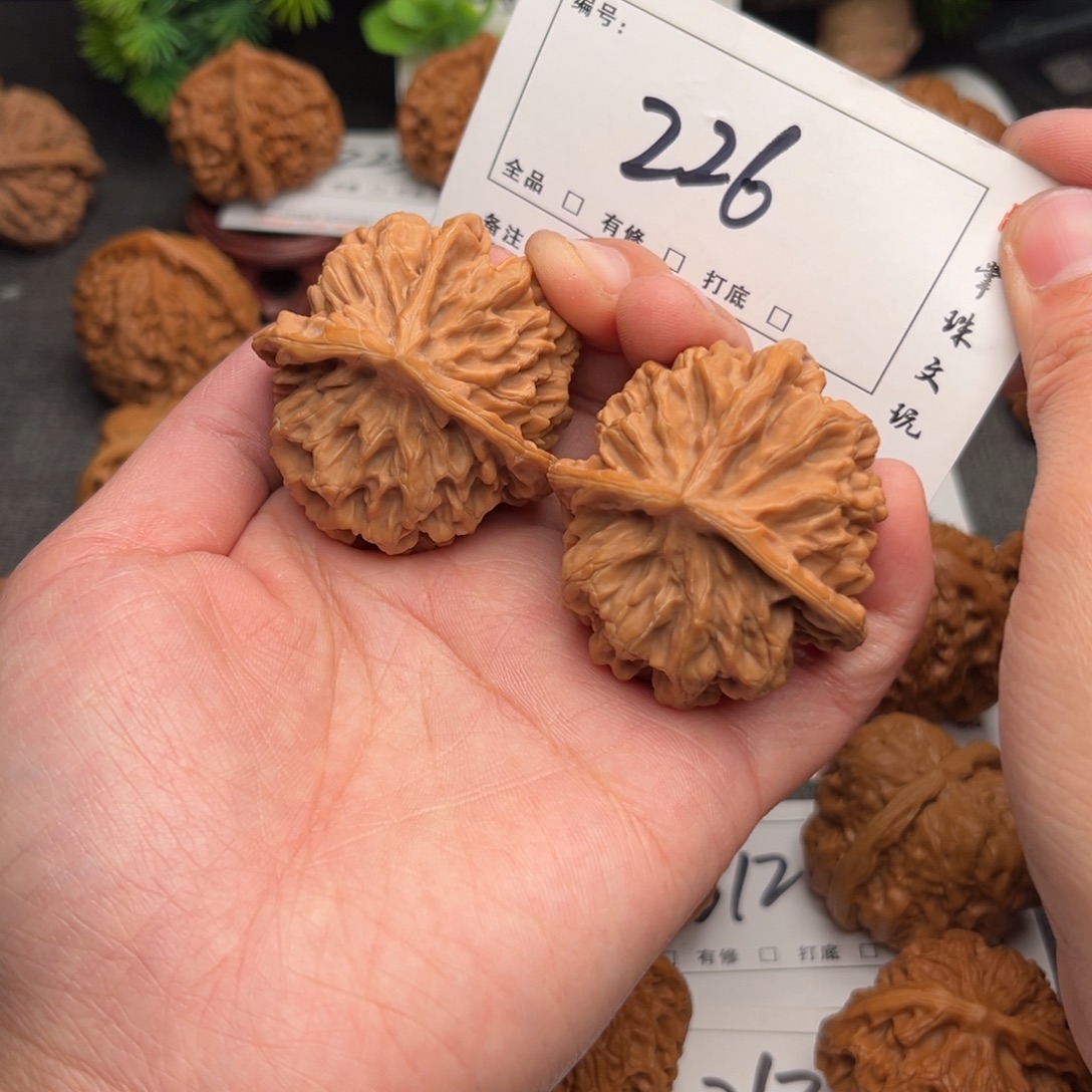 吊坠文玩核桃44帝王三愣