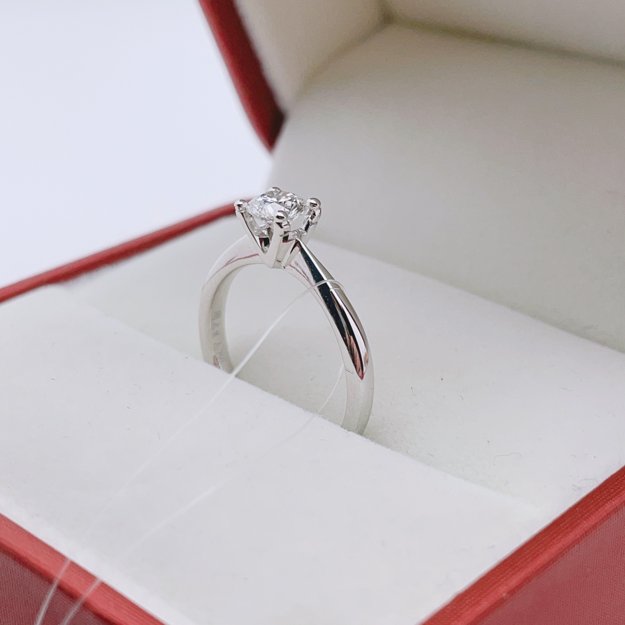 18k金3.016克主钻50份简约四爪钻戒钻石净度si颜色fg