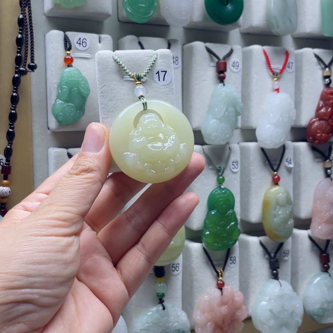 石英质玉（金丝玉）未镶嵌颈饰