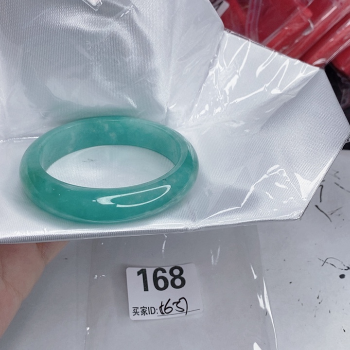 翡翠未镶嵌手镯一图一物实物为准（微瑕处理）
