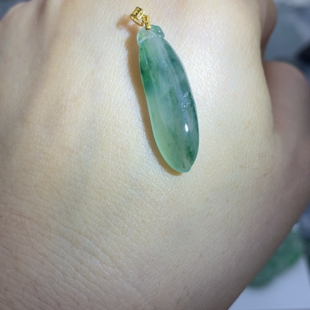 翡翠18K金镶嵌颈饰瓜