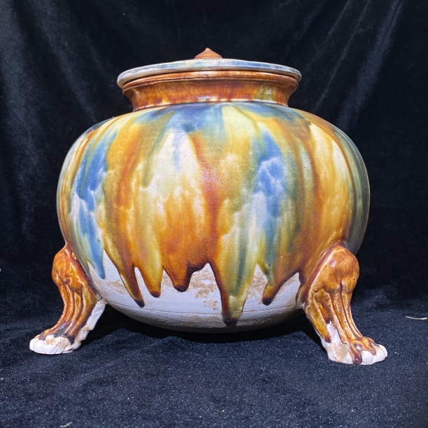 三彩精品翘片三足大罐 局部蛤蜊光明显 高度20 直径20