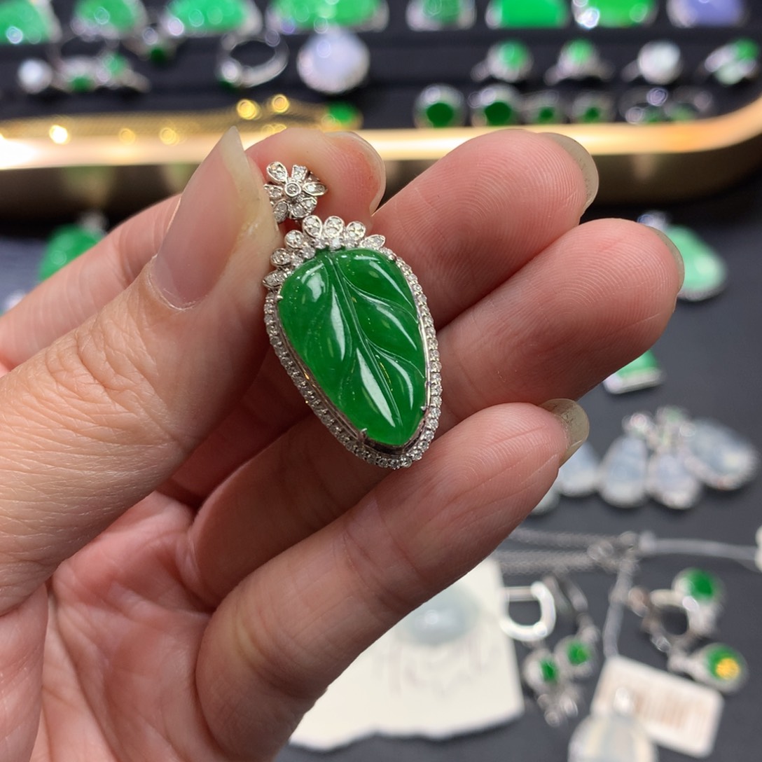 翡翠吊坠(不含链)18K金镶嵌贴**行