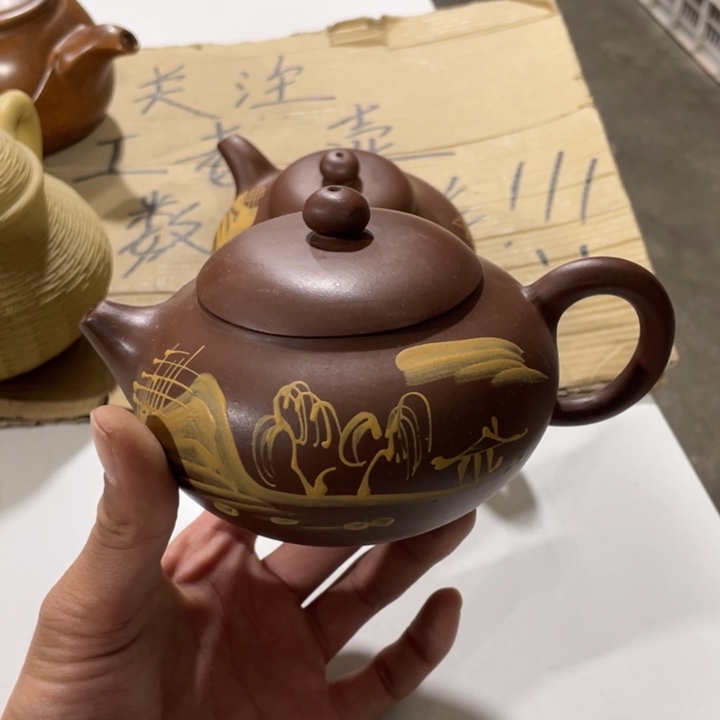 老厂紫砂壶一件。