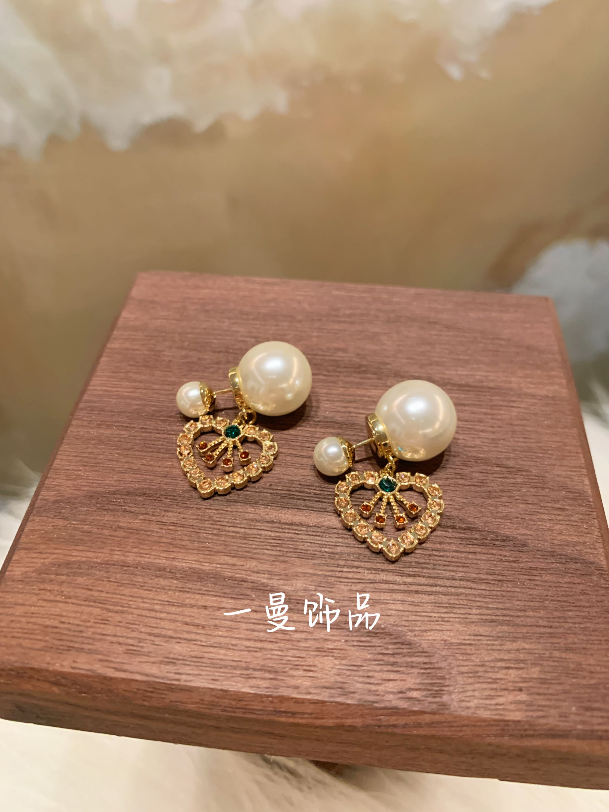 铜合金仿珍珠耳饰 中古宫廷风珠珠镂空爱心吊坠耳钉MZ4387