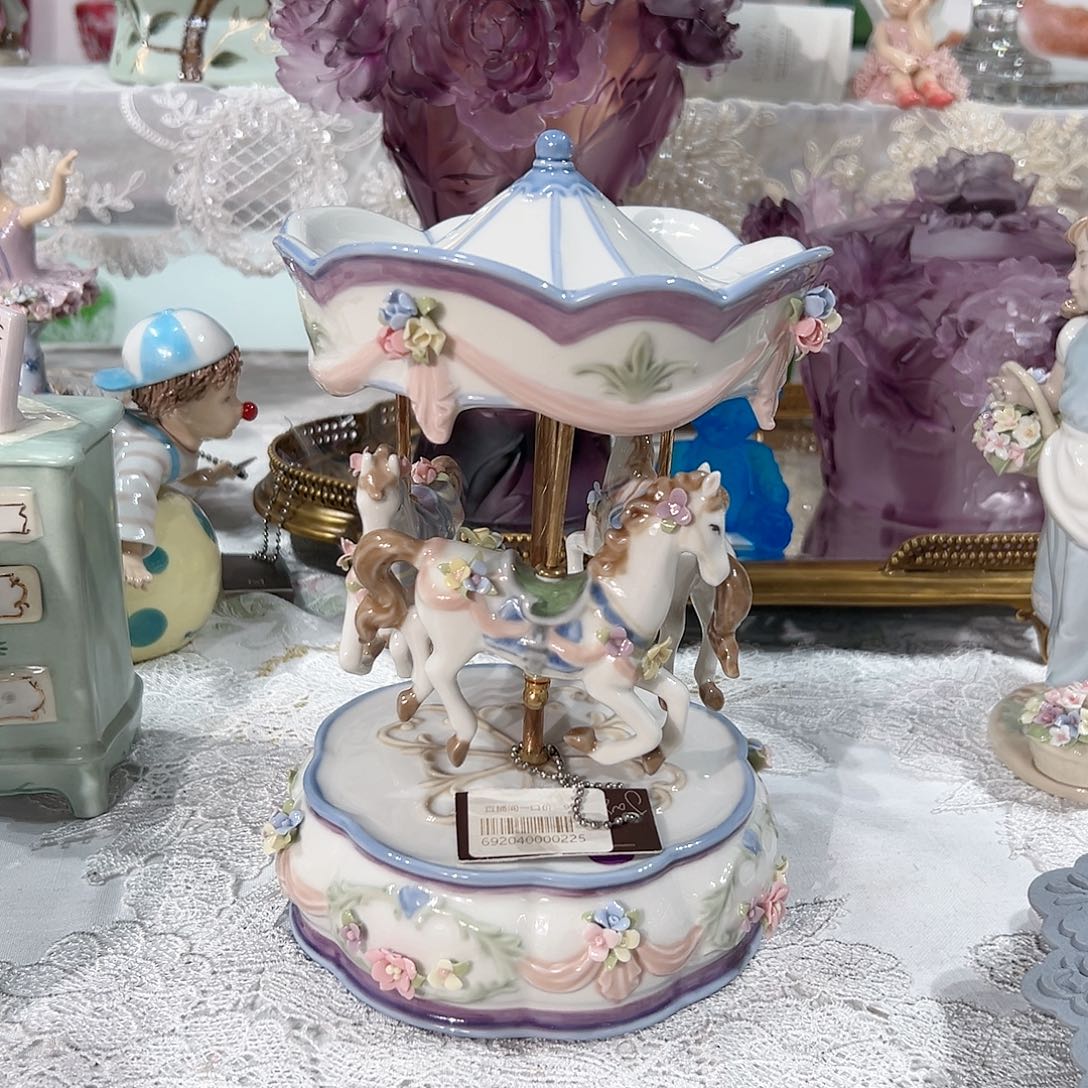 陶瓷0225骨瓷经典旋转木马音乐盒摆件