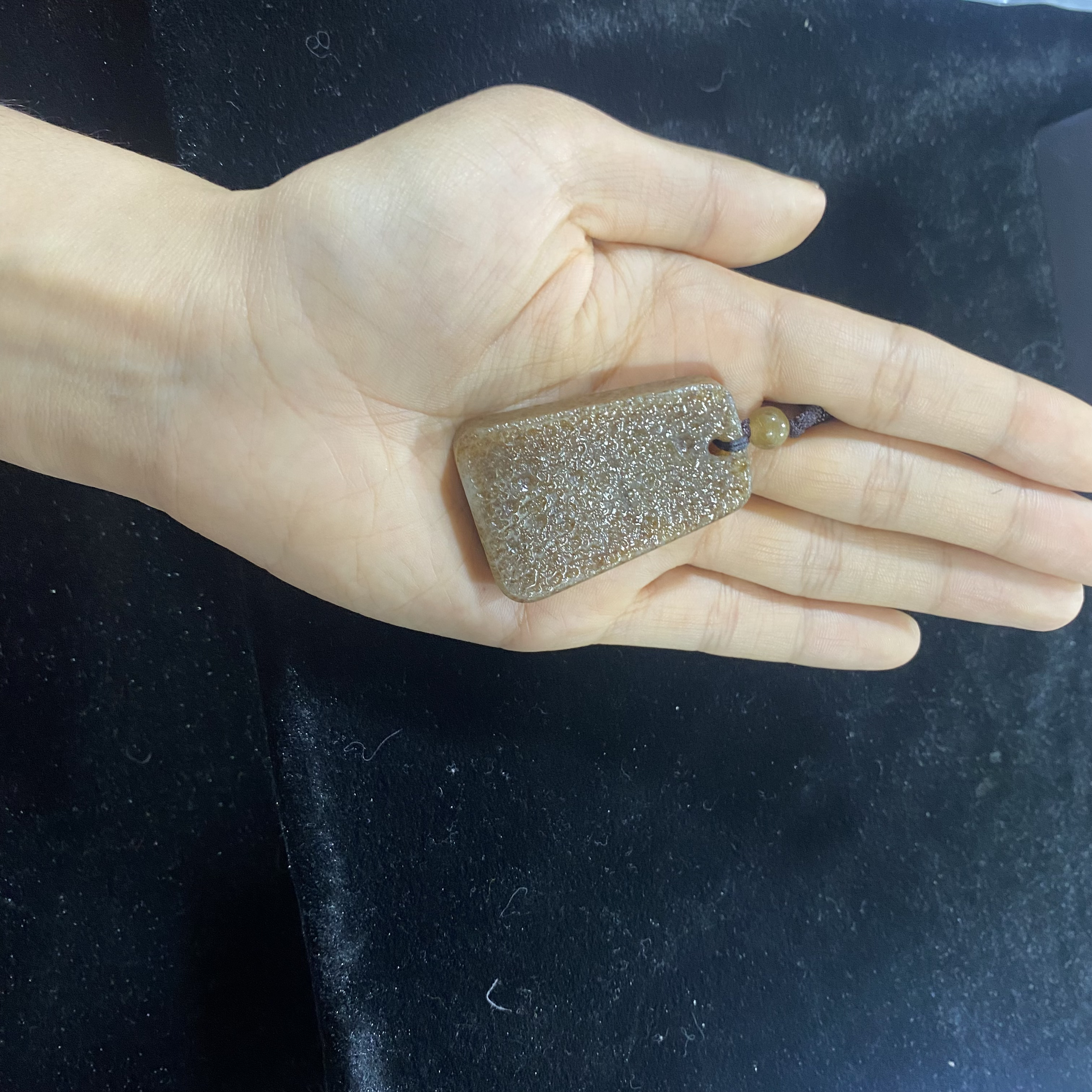 且末金山微色差吊坠