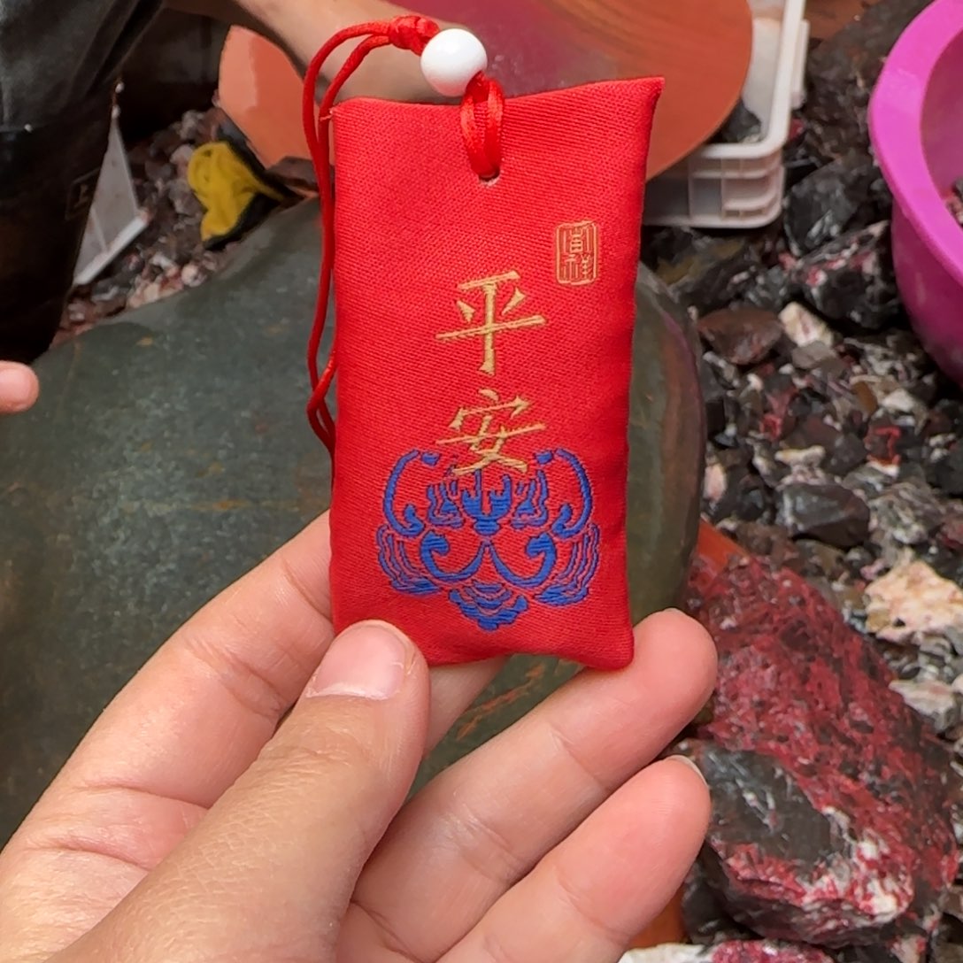 天然辰砂晶体细砂
