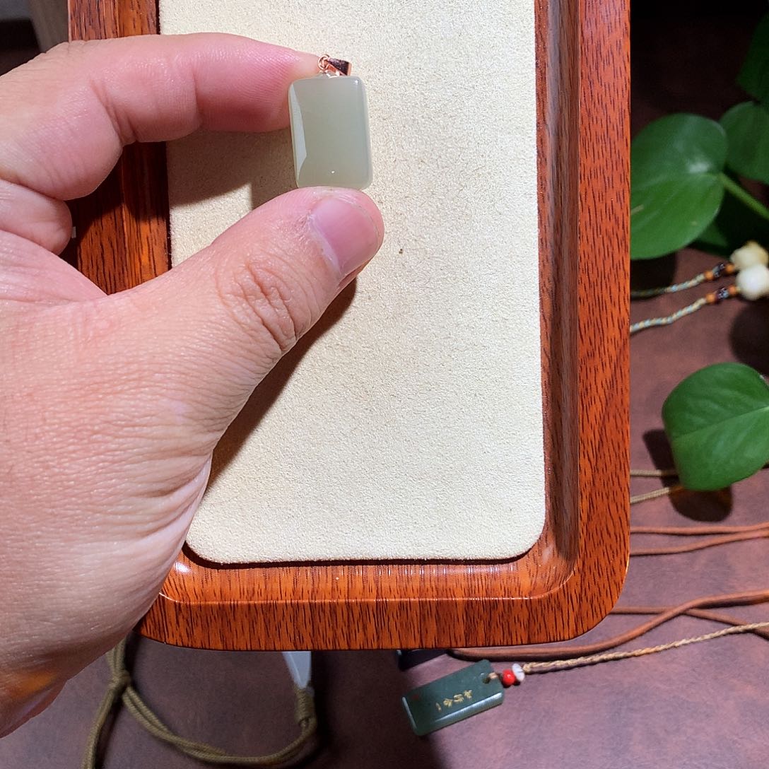 和田玉未镶嵌车挂和田玉 090