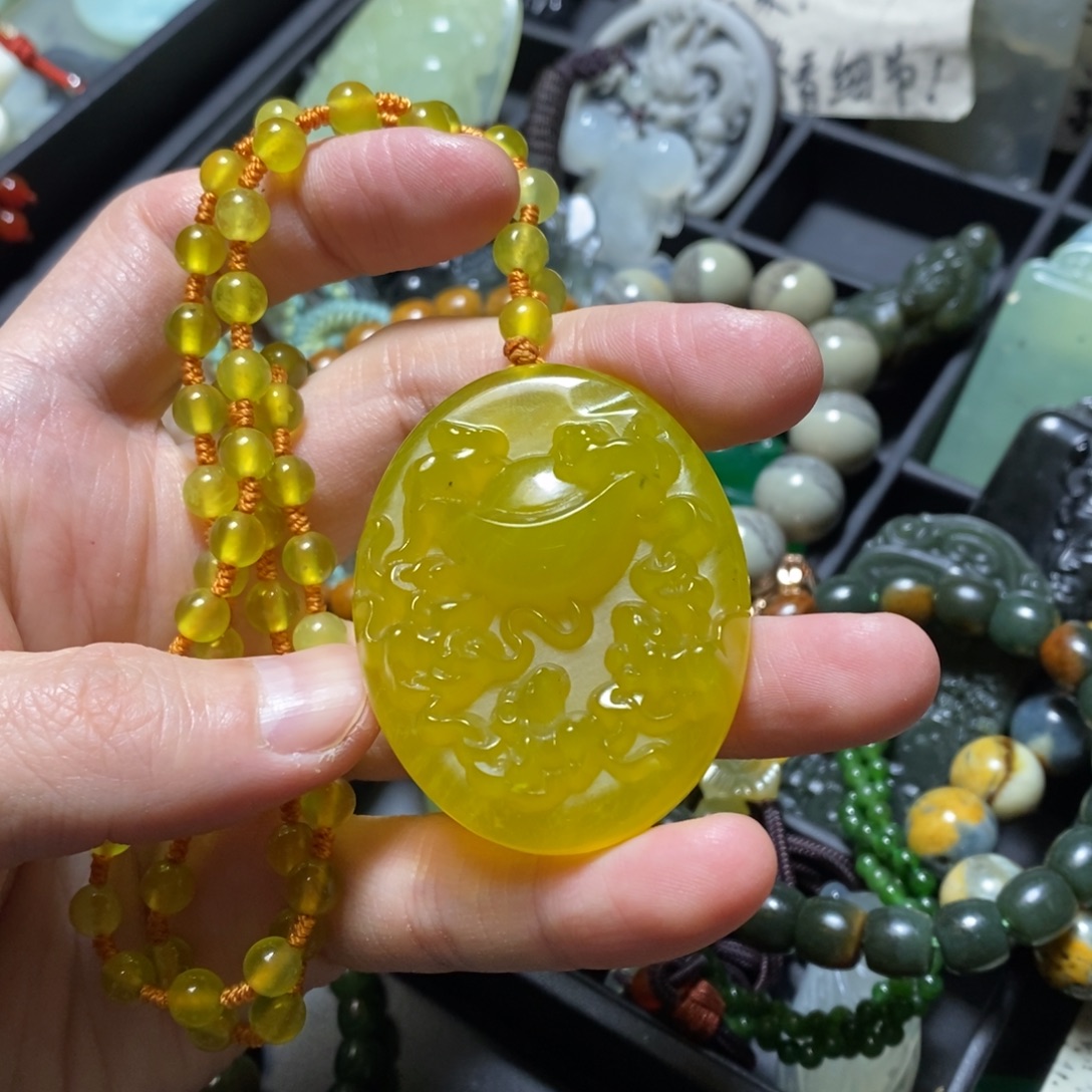 蛇纹石玉未镶嵌颈饰