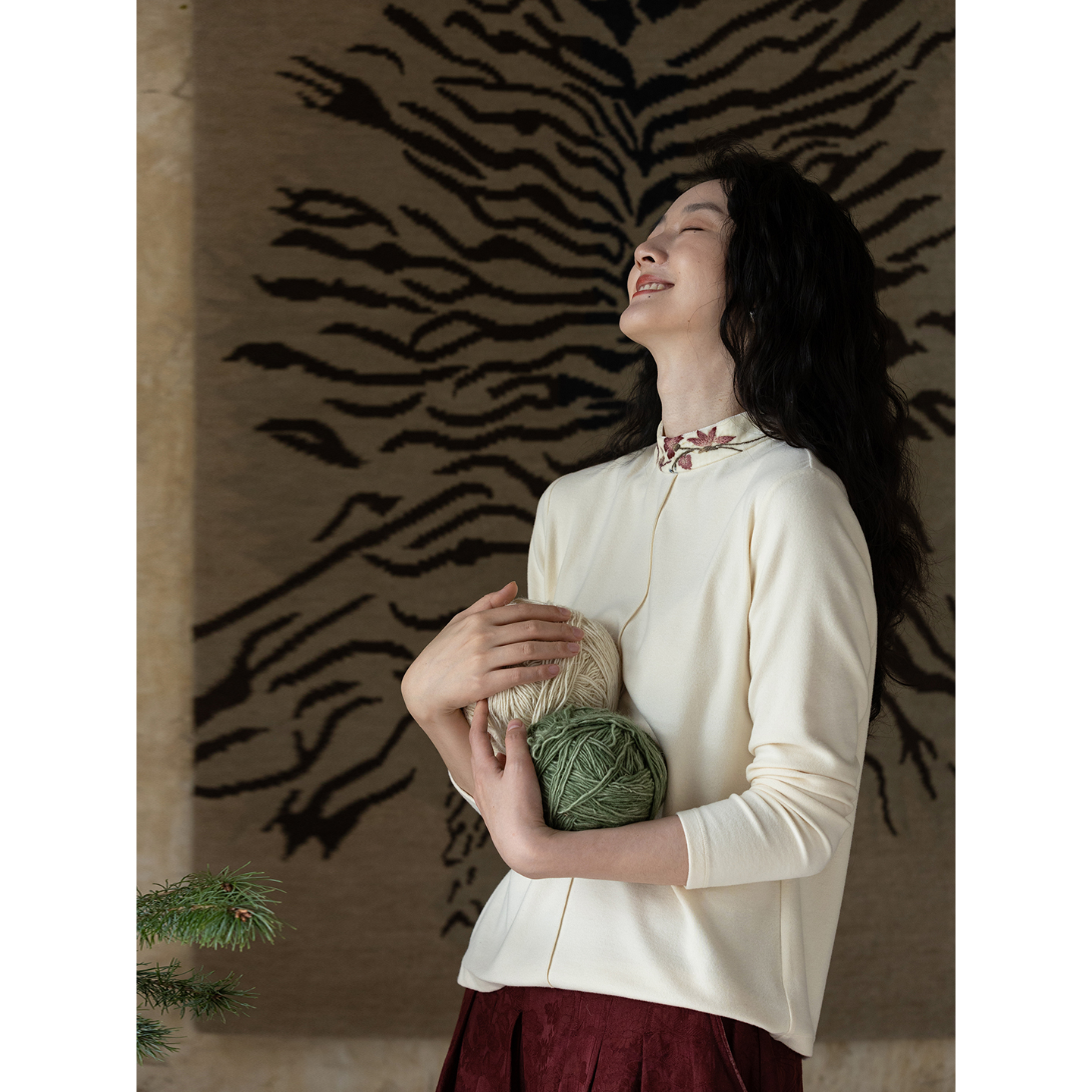 牧衣游原创 棉混纺手工刺绣T恤女冬季新款简约百搭休闲上衣 庭絮