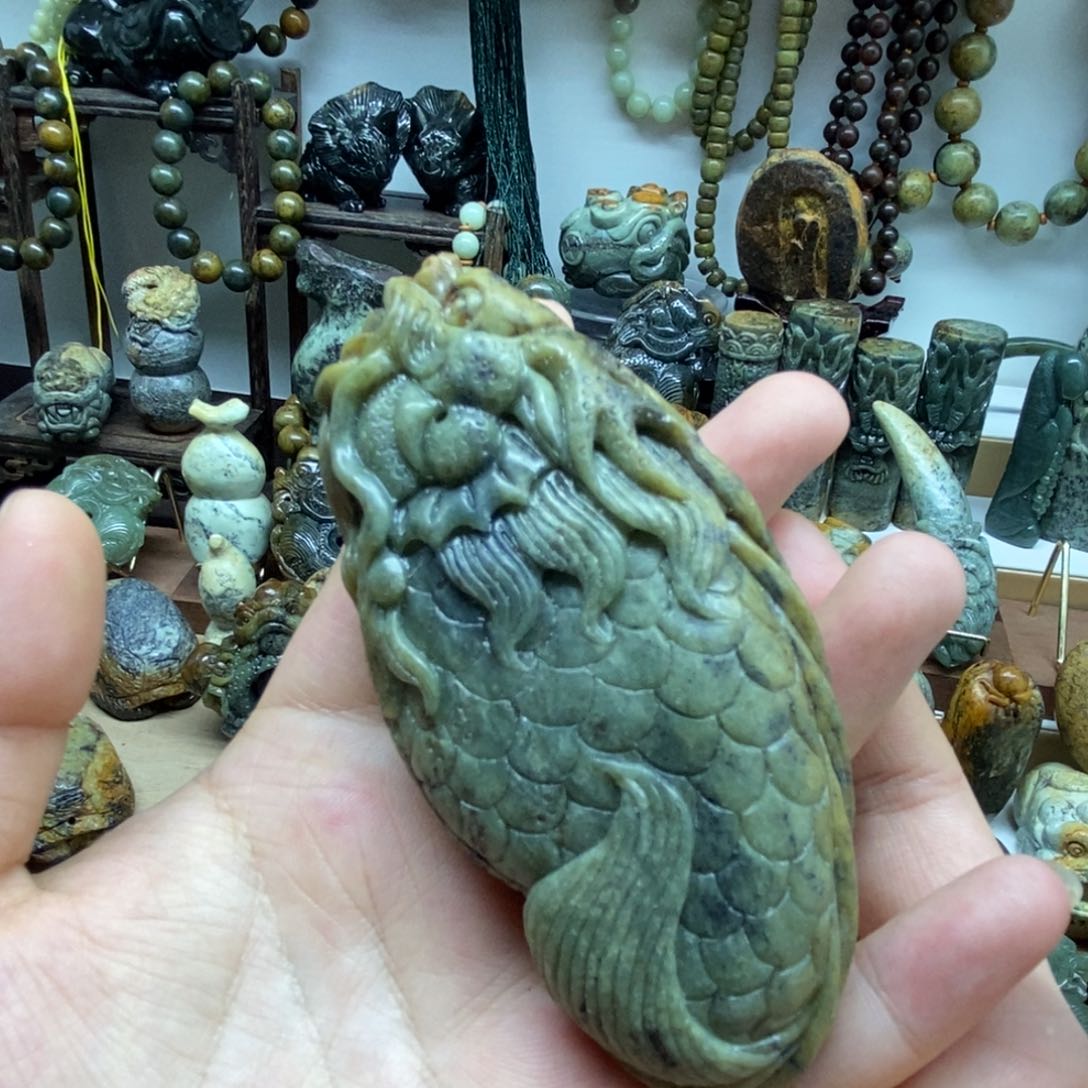 未镶嵌岫岩河磨玉（透闪石质玉）把件