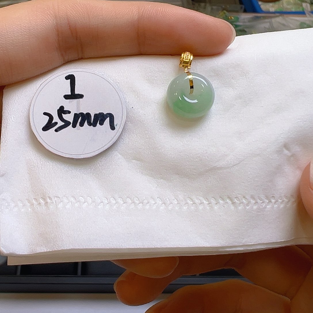 翡翠颈饰18K金镶嵌翡翠