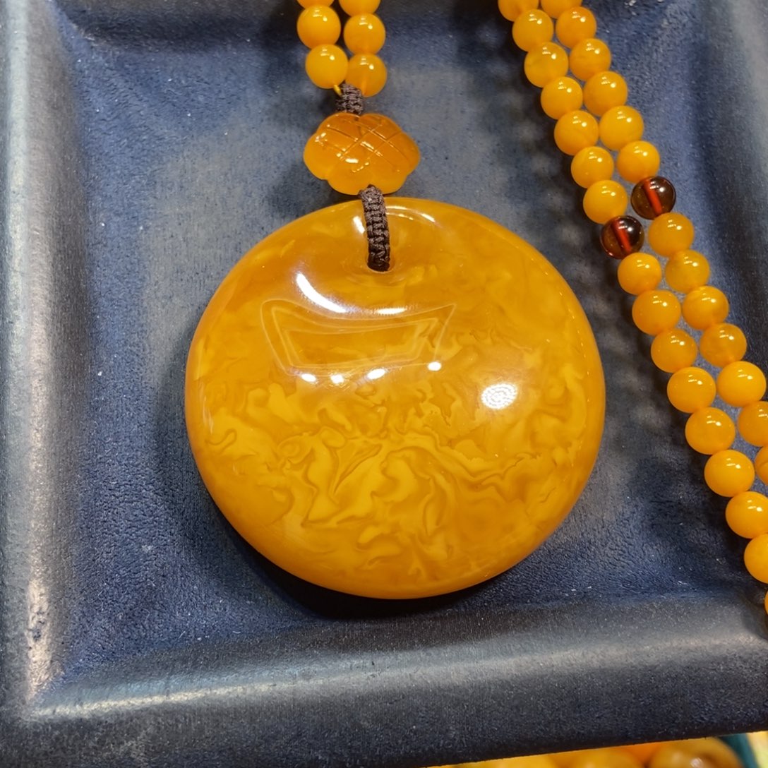 琥珀未镶嵌颈饰蜜蜡