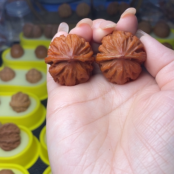 ****琛文玩核桃吊坠十楞