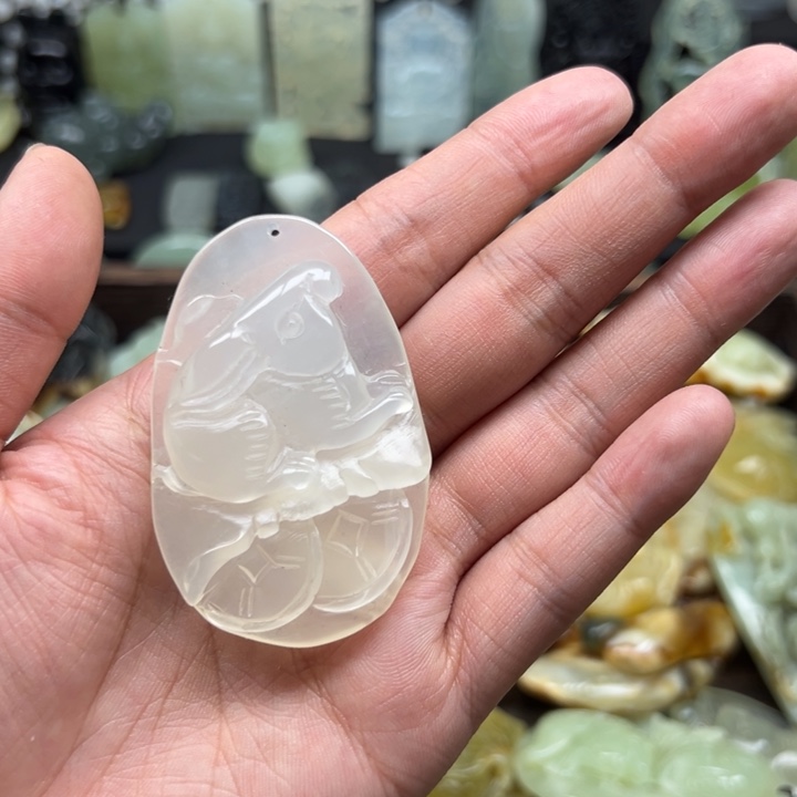 蛇纹石玉颈饰未镶嵌