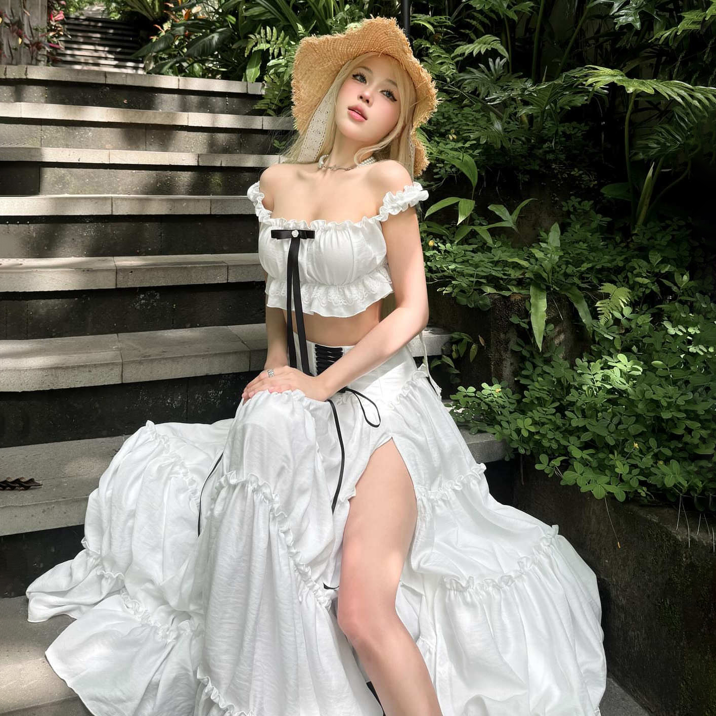 颖三三越南小众度假荷叶边甜美一字肩上衣绑带吊带开衩半身裙套装