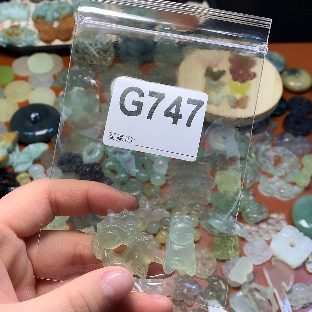 三****蛇纹石玉未镶嵌颈饰