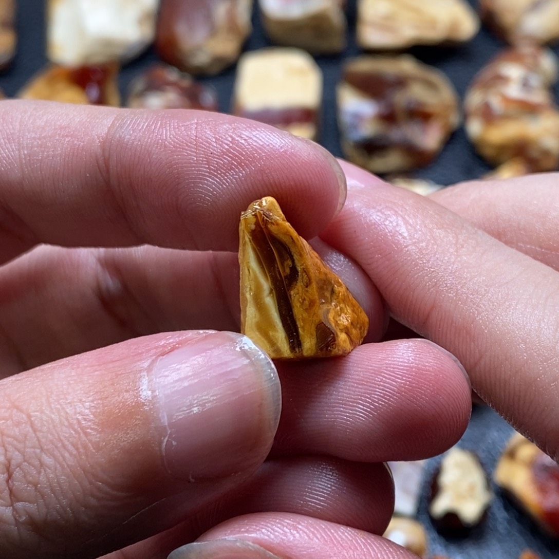 缪***e定制琥珀未镶嵌琥珀蜜蜡原石定制