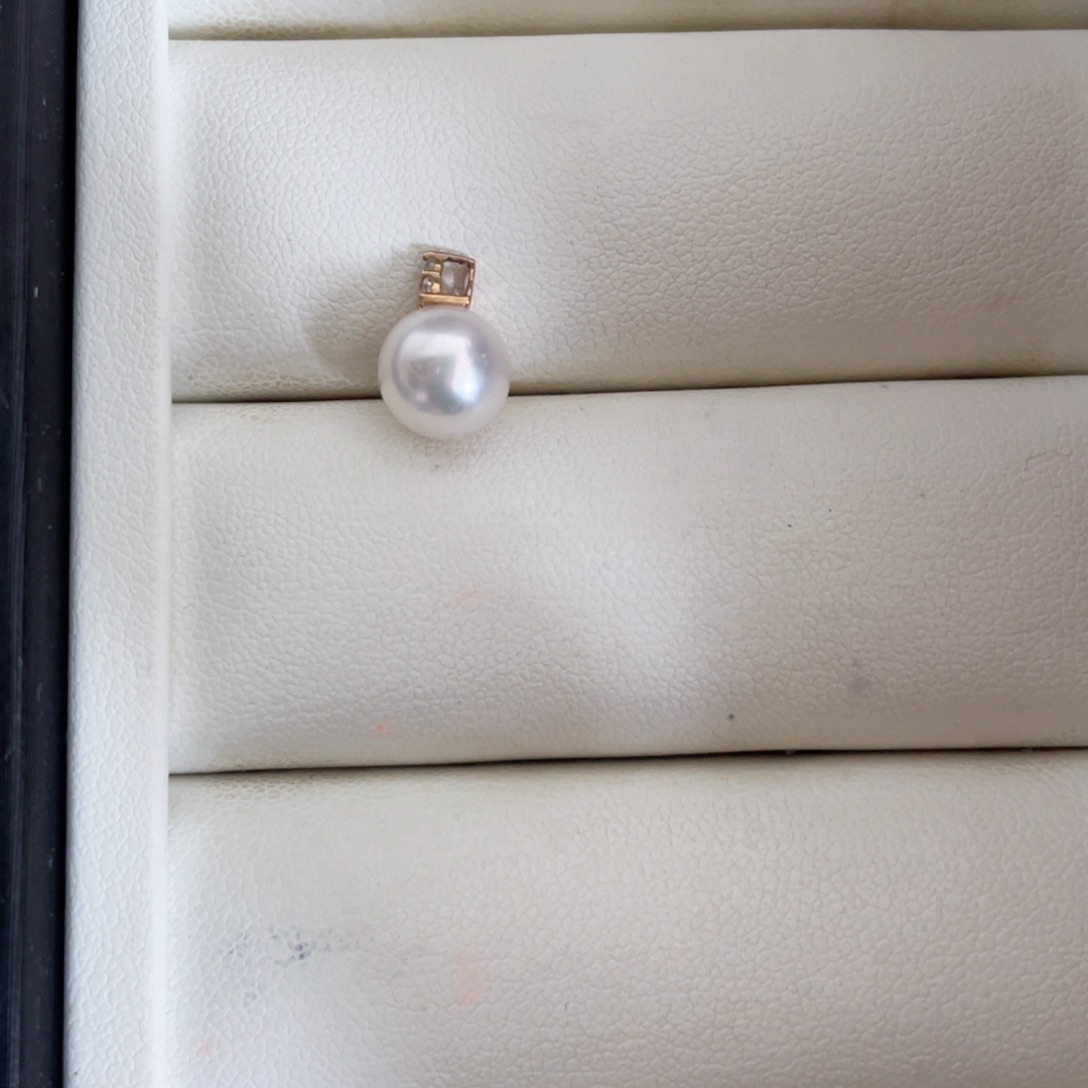 颈饰18K金镶嵌海水珍珠