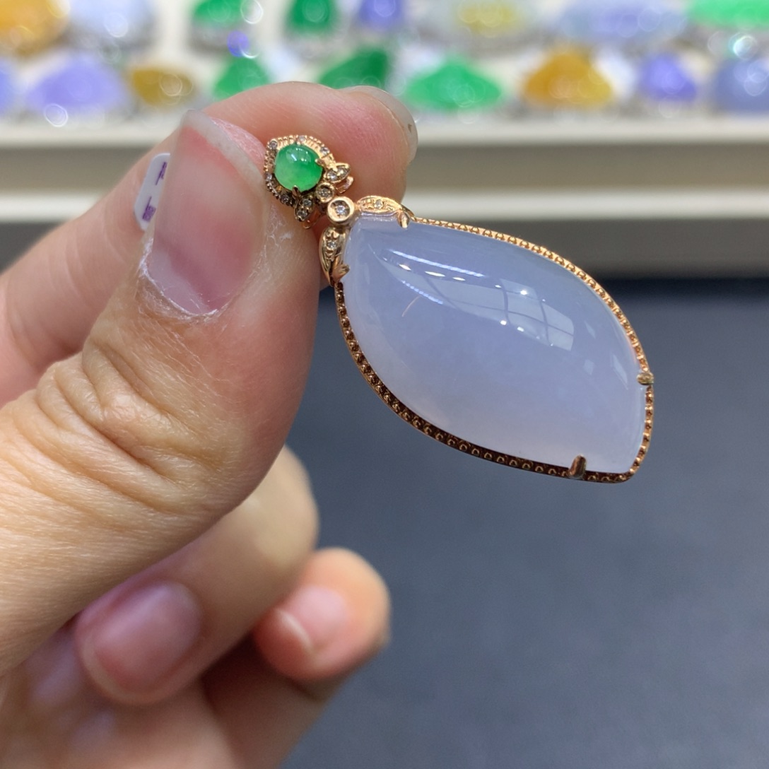 翡翠颈饰18K金镶嵌翡翠