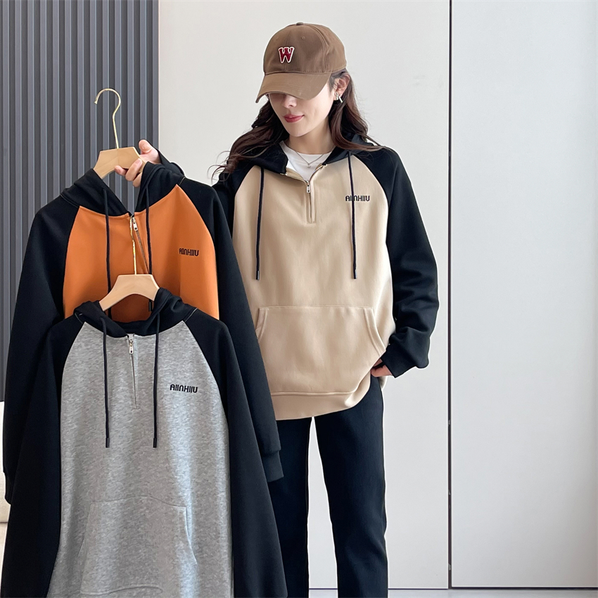 胖妹妹宽松卫衣春秋新款大码减龄半拉链字母刺绣拼色连帽上衣