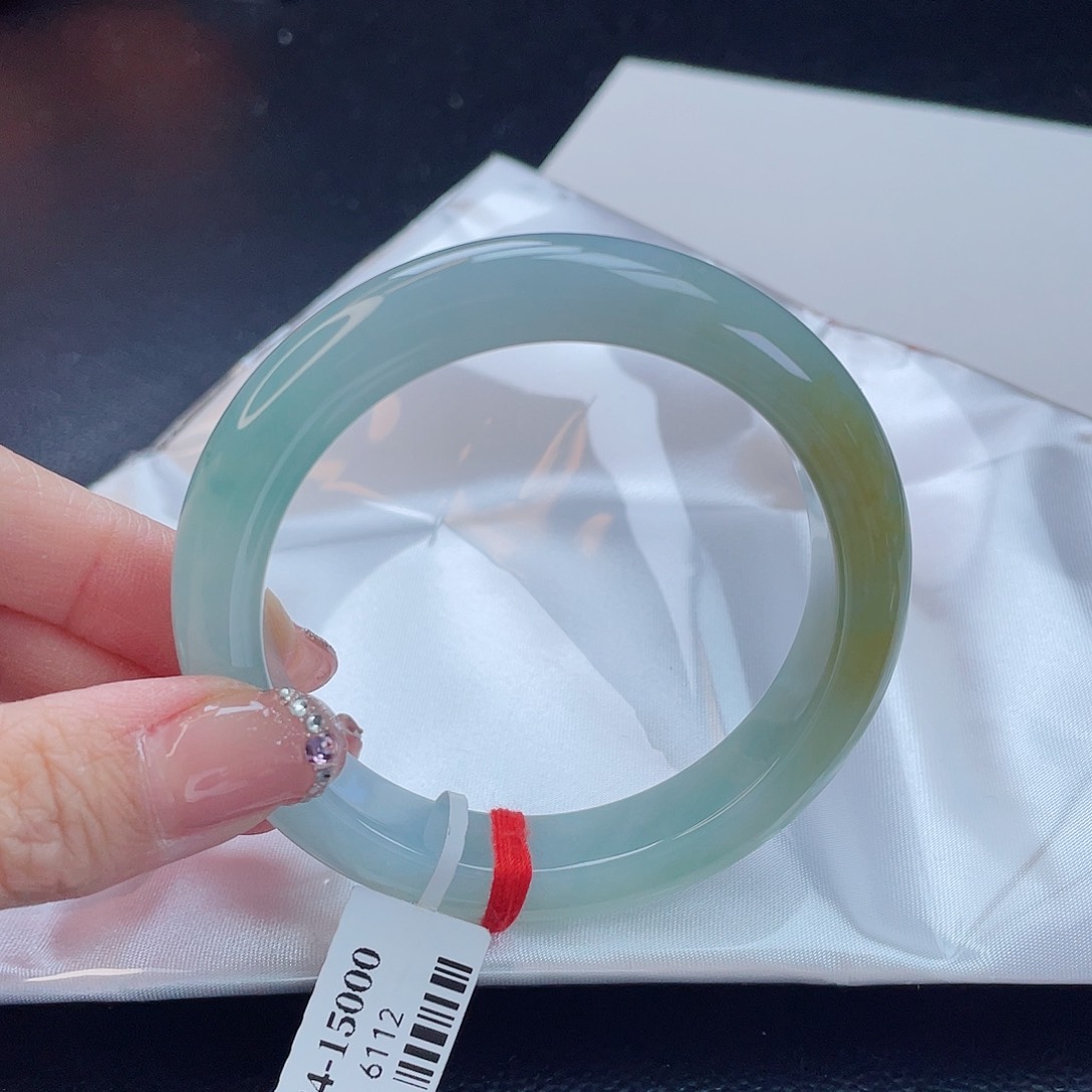 翡翠手镯未镶嵌翡翠