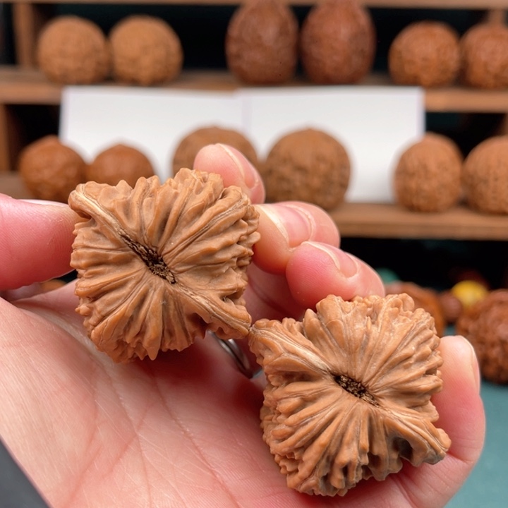 文玩核桃把件42平谷四座楼