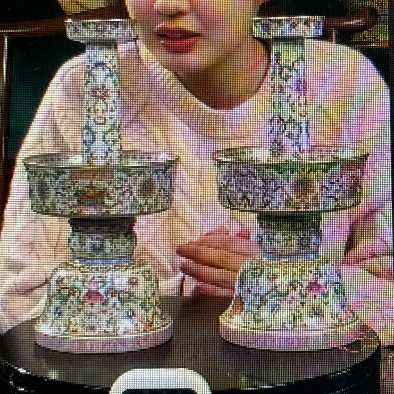 粉彩八宝缠枝宝相花烛台一对