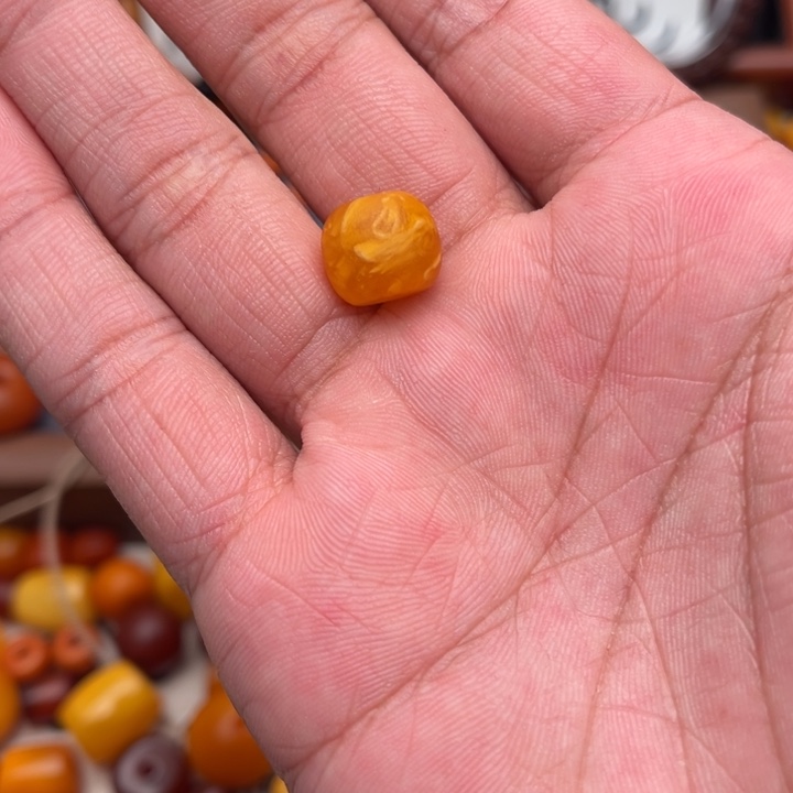 蒙***芝琥珀未镶嵌裸石蜜蜡墩子