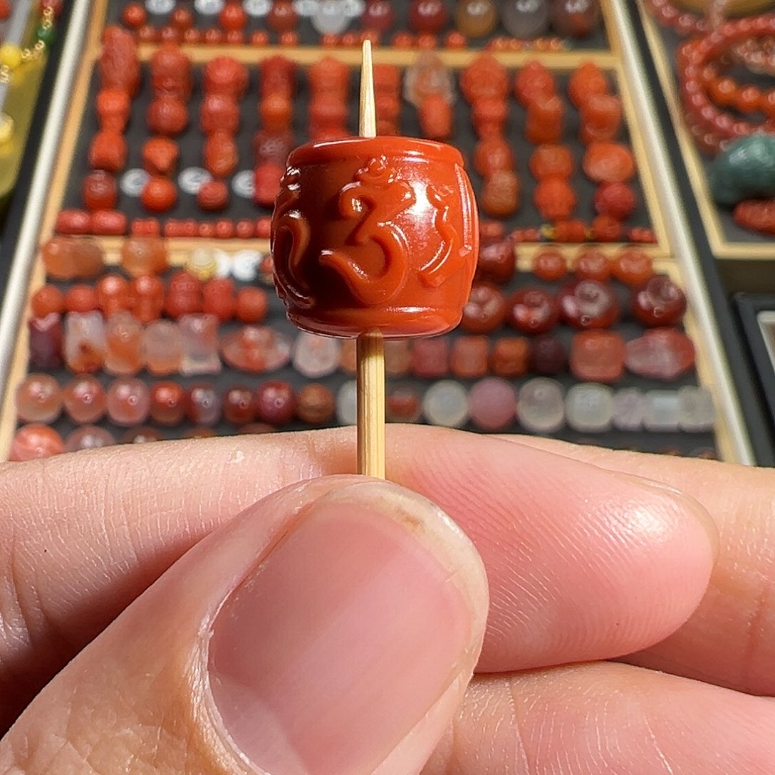 南红玛瑙珠宝奇石未镶嵌六字真言12Ｘ对孔厚11.4