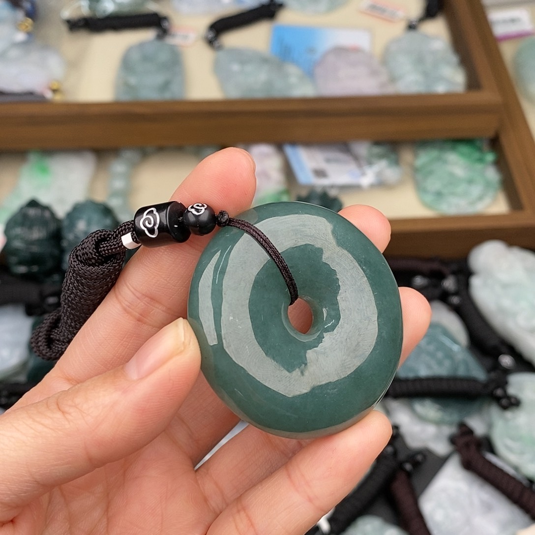 翡翠颈饰未镶嵌一