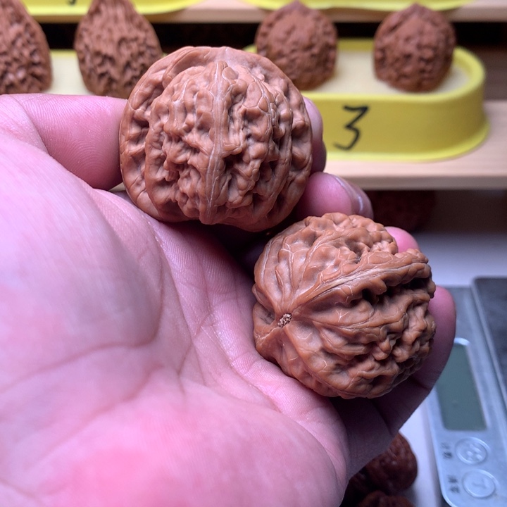 演***生吊坠桃核红锦鲤好看