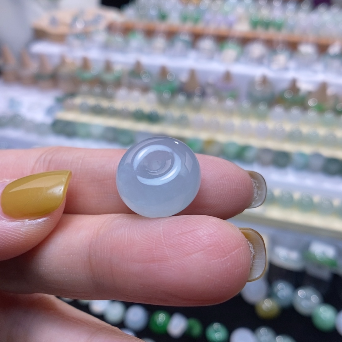 翡翠未镶嵌颈饰冰蓝