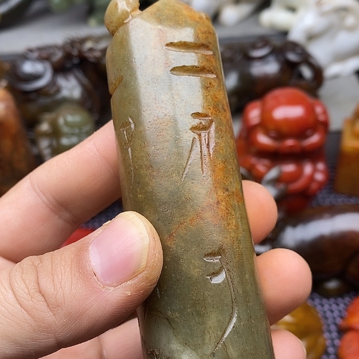 未镶嵌蛇纹石玉颈饰