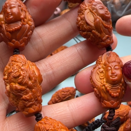 橄榄核手串雕刻工艺