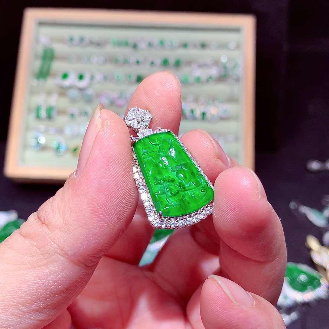 【闪购商品】翡翠吊坠(不含链)未镶嵌