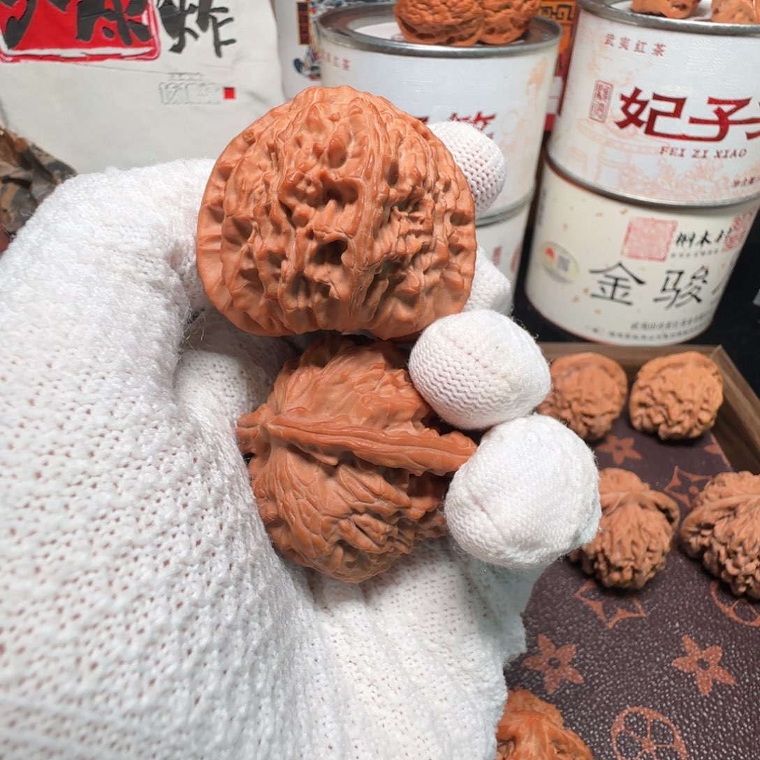 开***板文玩核桃吊坠三角白