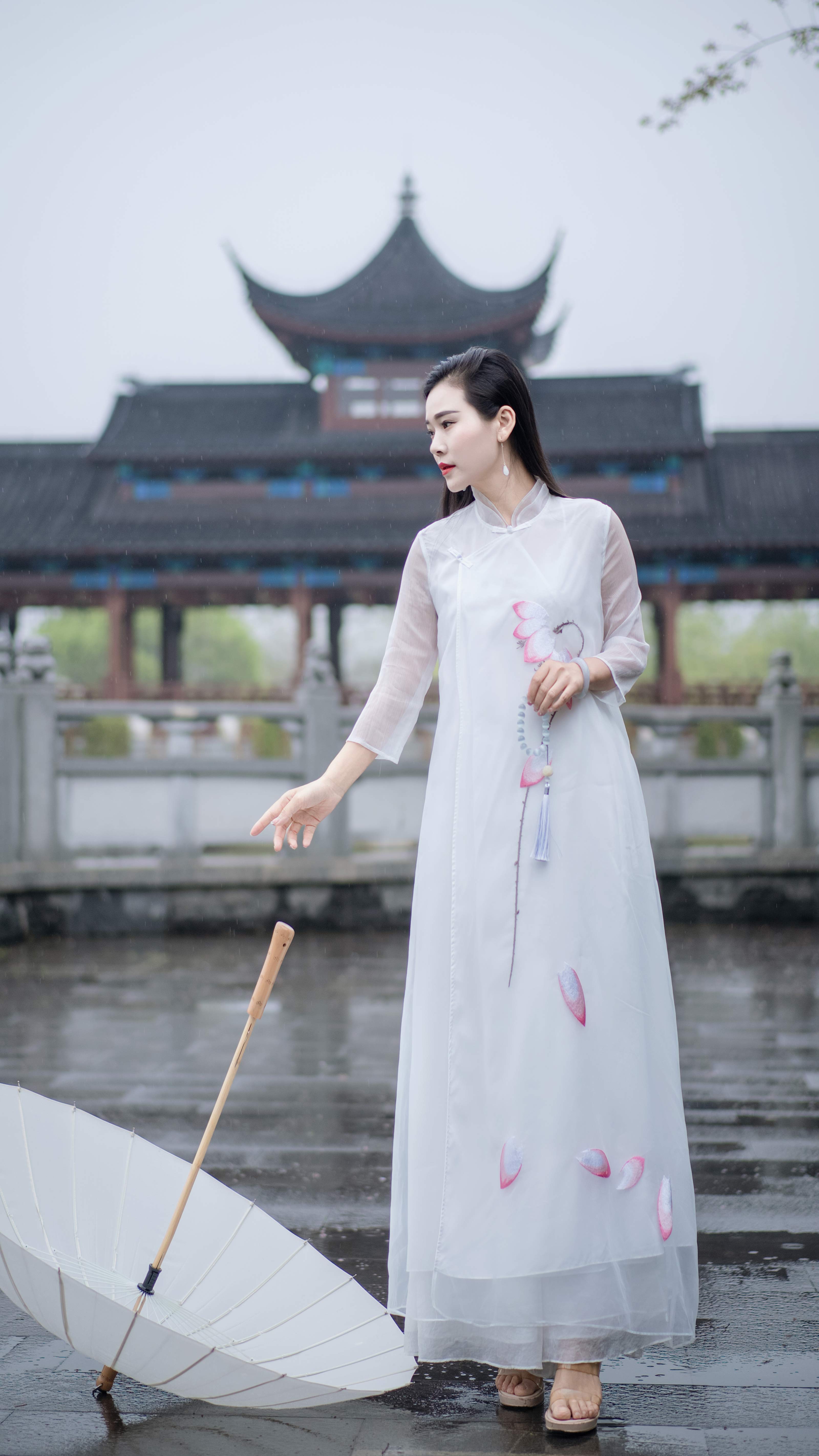 新清平调｜中式国风设计师款显瘦遮肉白色长款气质显高禅意连衣裙