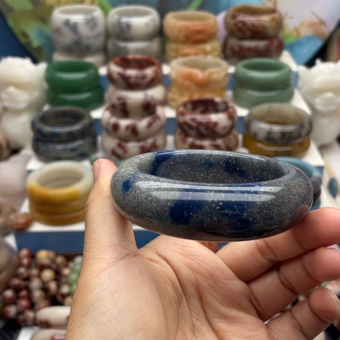 石英质玉（佘太翠）未镶嵌手镯