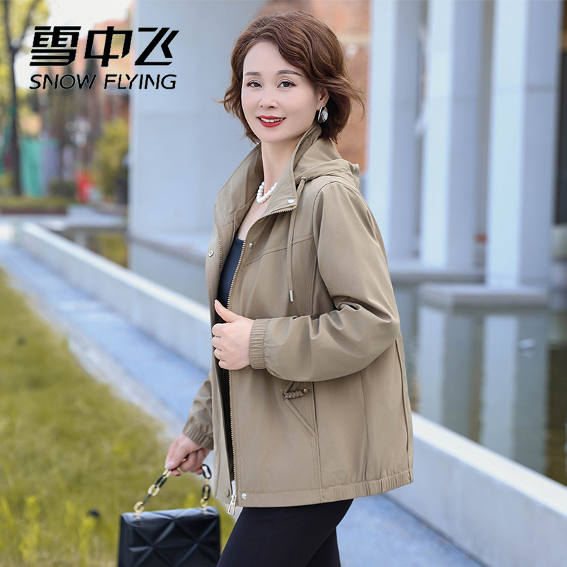 雪中飞妈妈秋装外套2025新款中老年女装春秋季连帽风衣休闲上衣H