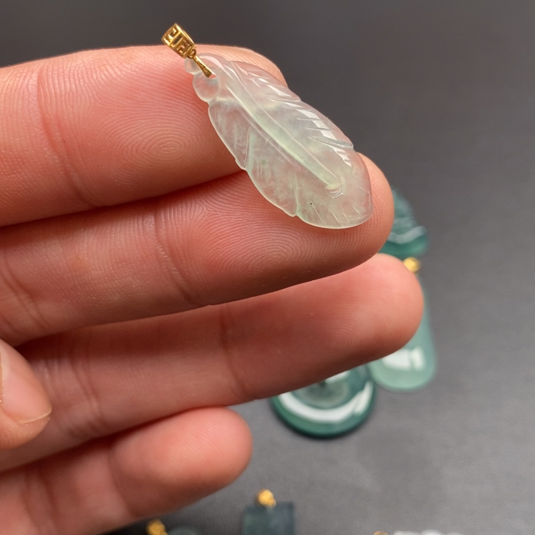 颈饰18K金镶嵌翡翠