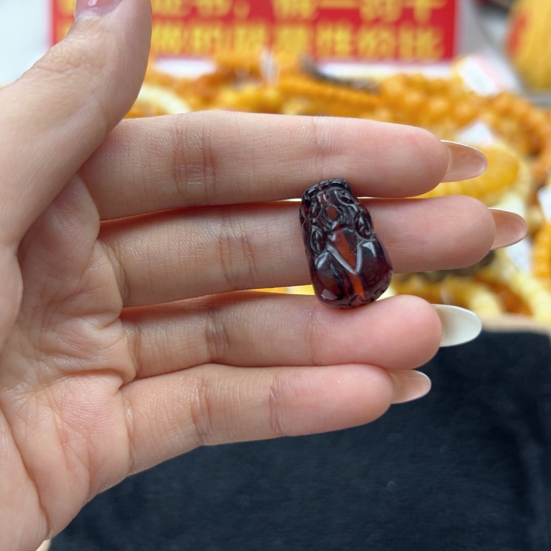 琥珀珠宝奇石未镶嵌