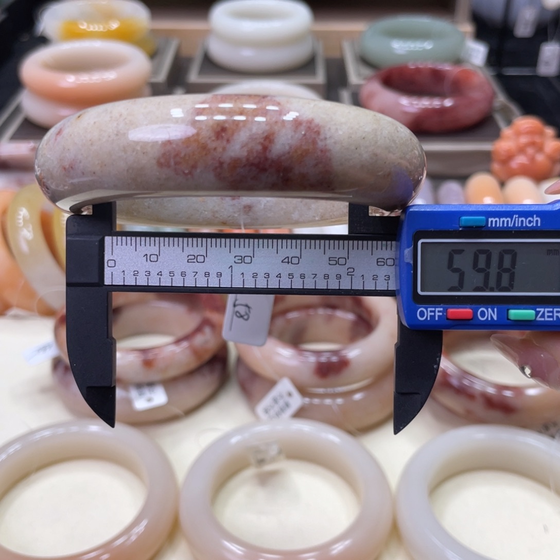 未镶嵌手镯石英岩玉