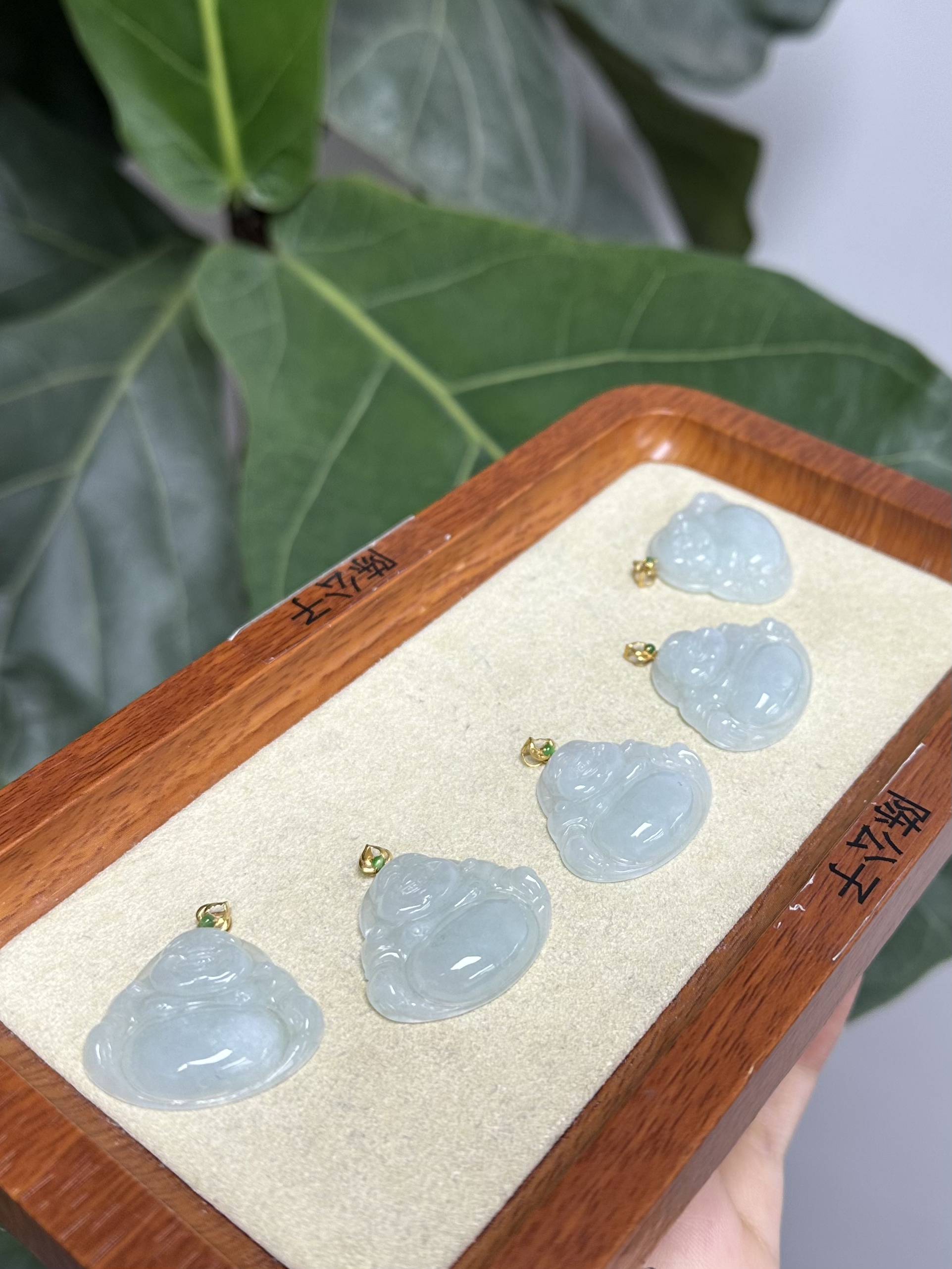 18k金镶嵌翡翠佛公时尚百搭JW3693K多样性发货