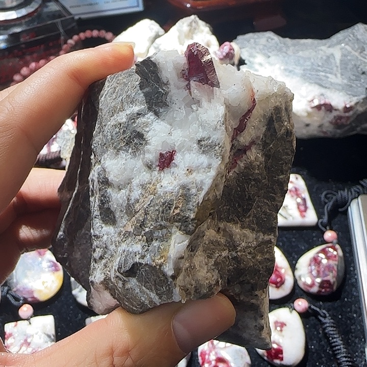 天然辰砂贵州万山天然大晶体朱砂原石