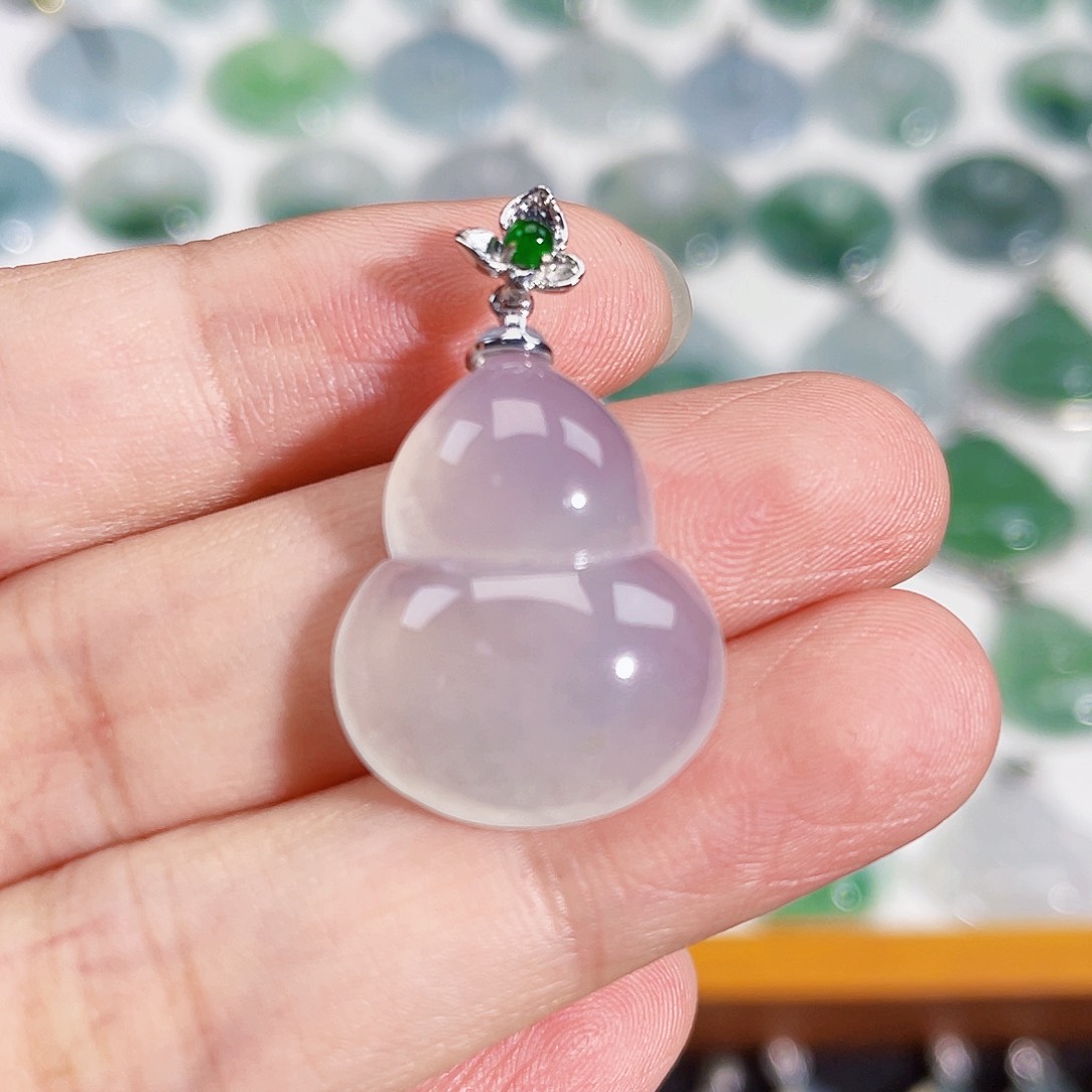 颈饰18K金镶嵌翡翠吊坠