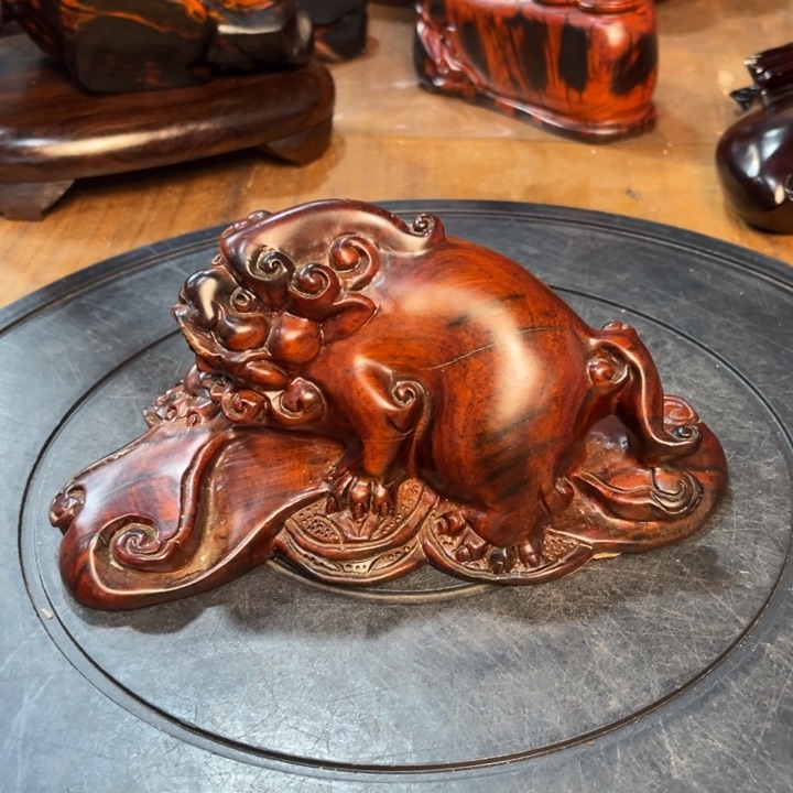 交趾黄檀（大红酸枝）貔貅摆件