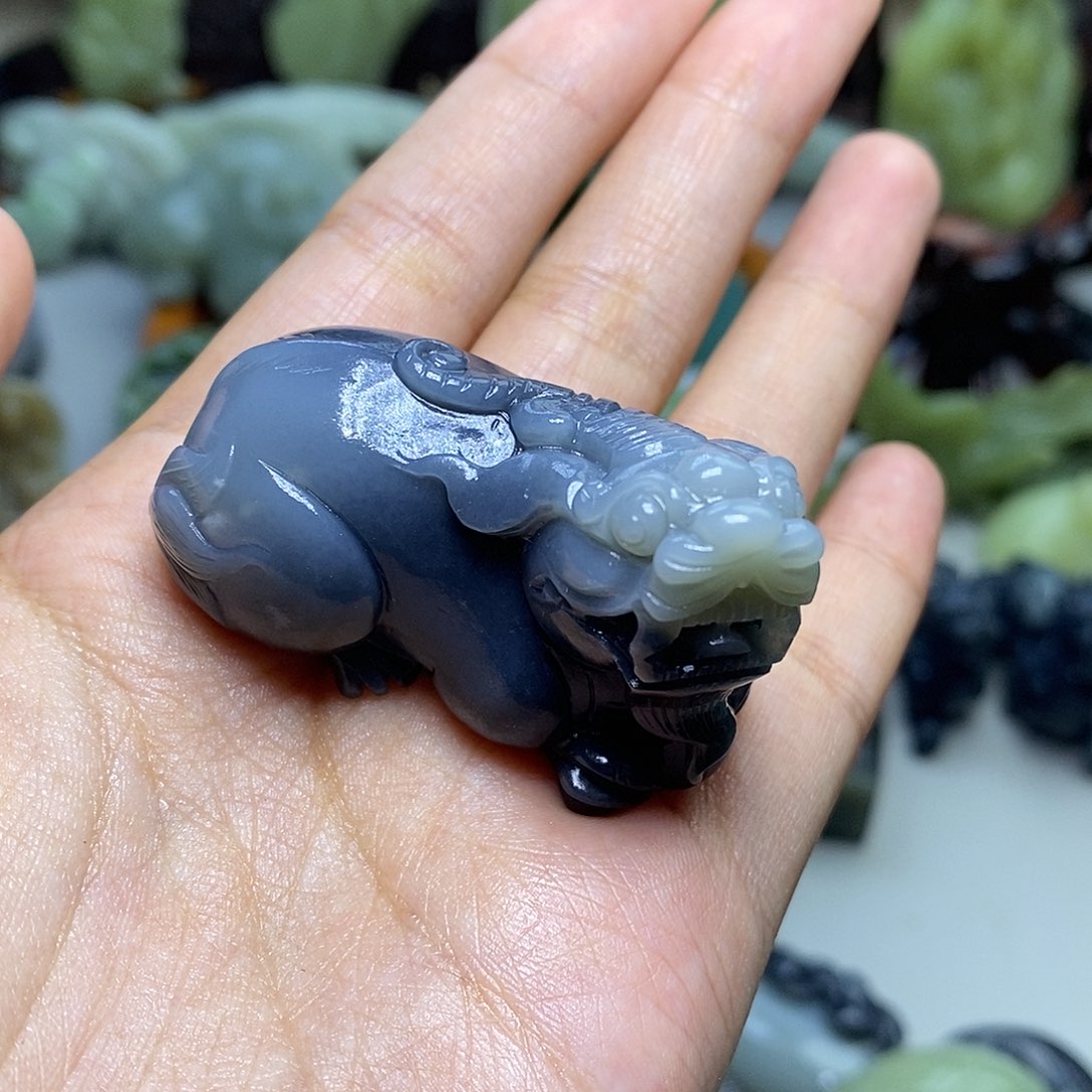 和田玉未镶嵌颈饰加**熊